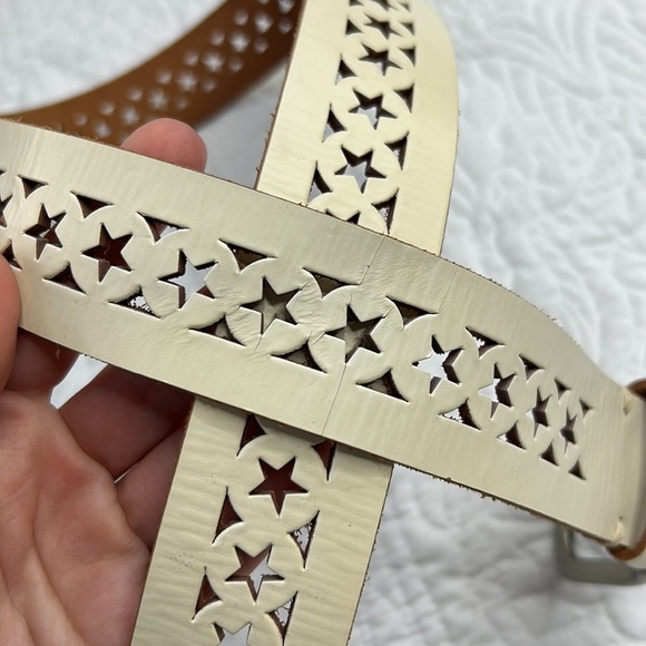 One Star •L• 100% Genuine Leather Star Cut Out Off White Belt - Picture 3 of 9